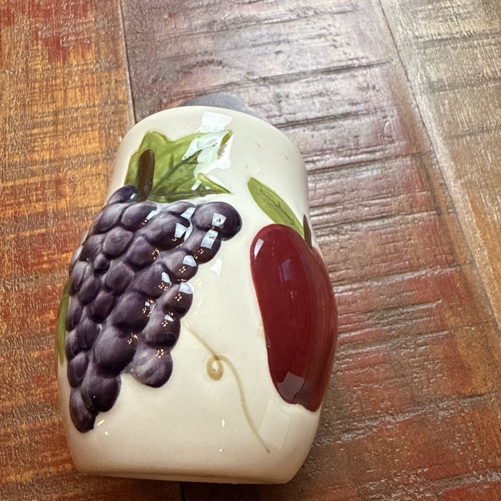 Vintage 3 Hole Single Salt Shaker Fruit Designs Grapes Apples Pear Sonoma Villa